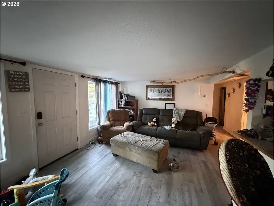 147 SE Pete Ave, Myrtle Creek, OR 97457 - #3