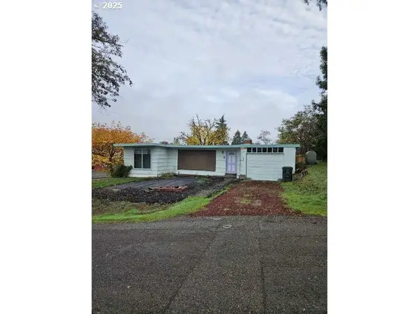 104 SE Eighth St, Oakland, OR 97462