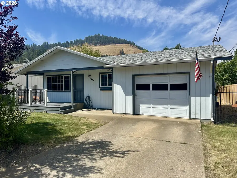 3208 N Union St, La Grande, OR 97850 - #2