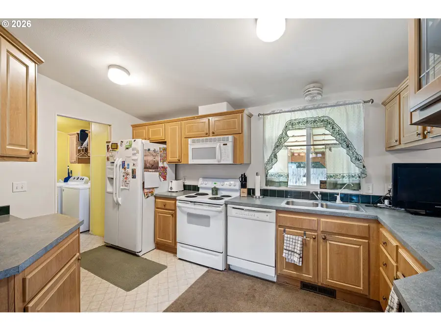 300 S 7th St, Creswell, OR 97426 - #3
