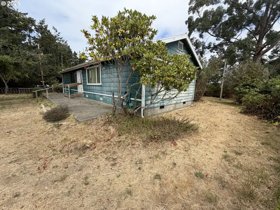 1375 Fenwick St, Coos Bay, OR 97420 - #3