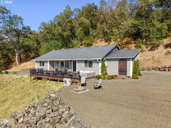 560 Hagle Ln, Roseburg, OR 97470