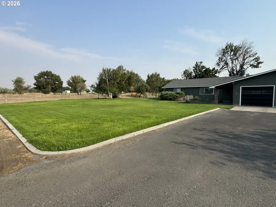 32780 W Spearman Rd, Hermiston, OR 97838 - #3