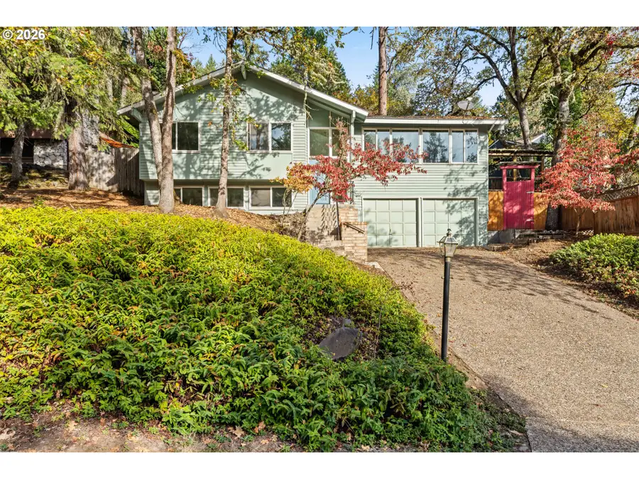 505 Lochmoor Pl, Eugene, OR 97405 - #2