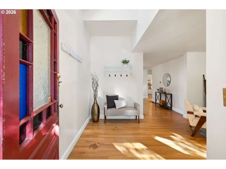 215 S Gaines St, Portland, OR 97239 - #2