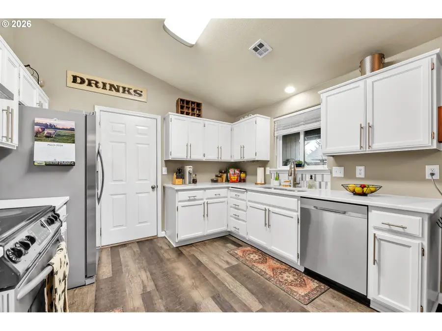 25198 Jake St, Veneta, OR 97487 - #3