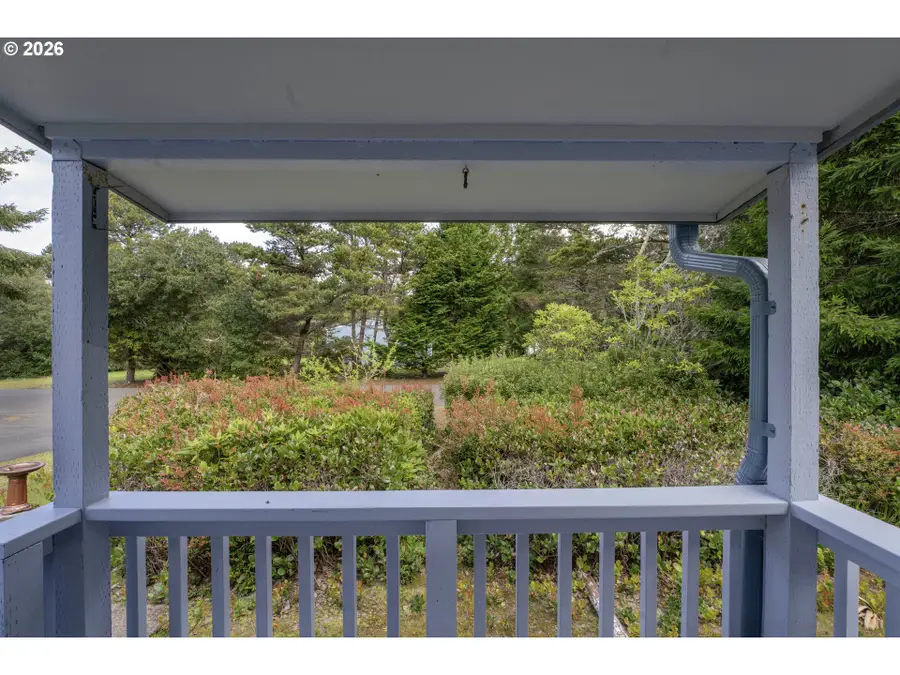 4869 Seapine Dr, Florence, OR 97439 - #3