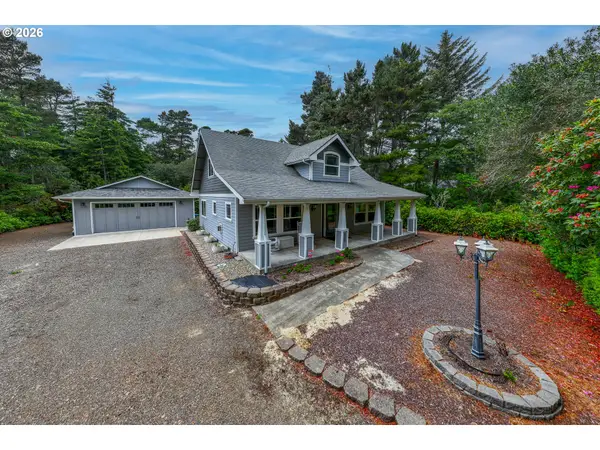 88082 Leeward Dr, Florence, OR 97439