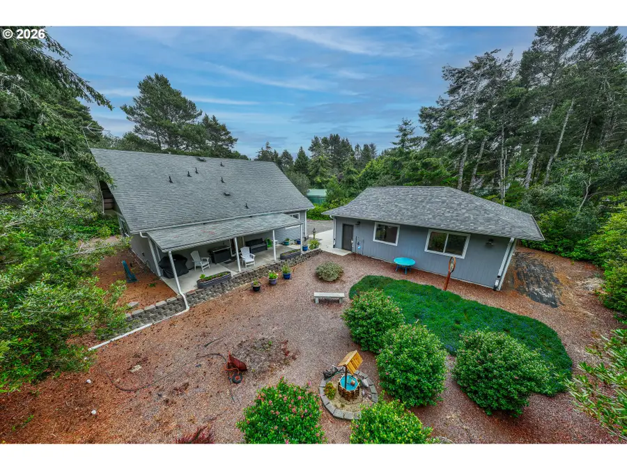 88082 Leeward Dr, Florence, OR 97439 - #3