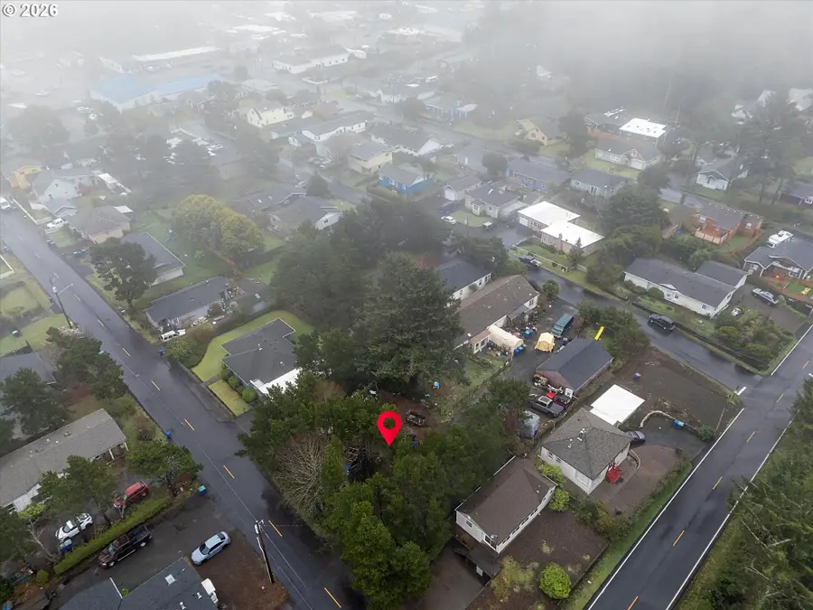 1032 SW 14th St, Lincoln City, OR 97367 - #3