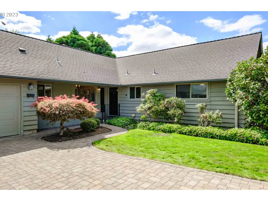 2872 Suffolk Ct, Eugene, OR 97401 - #2