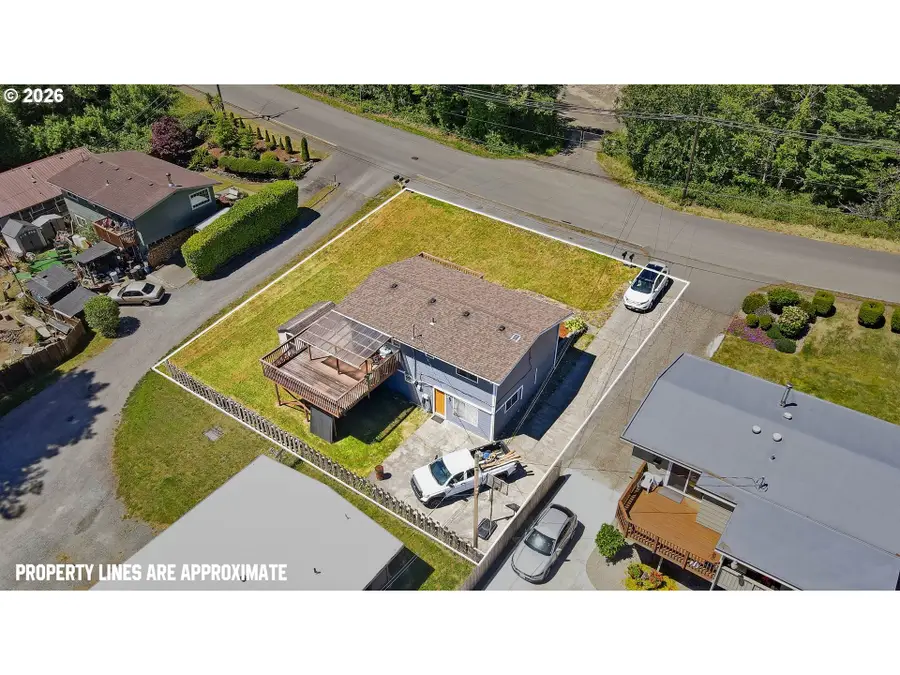 1060 S 10th St, Coos Bay, OR 97420 - #3