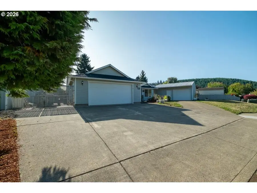 1049 29th Ave, Sweet Home, OR 97386 - #2