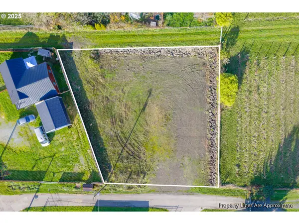 2047 Roseburg Rd, MyrtlePoint, OR 97458