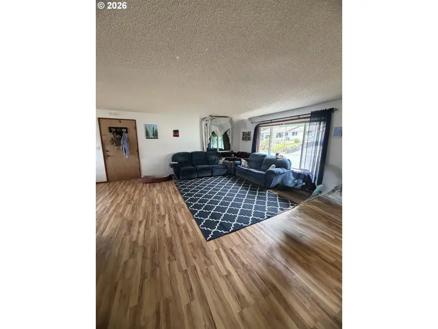 469 Westmont Dr, Reedsport, OR 97467 - #3