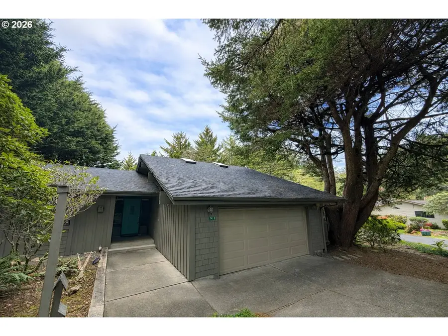 17454 Bluff Dr, Brookings, OR 97415 - #2