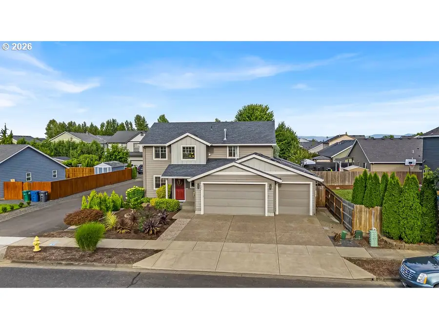574 Prairie St, Woodburn, OR 97071 - #2