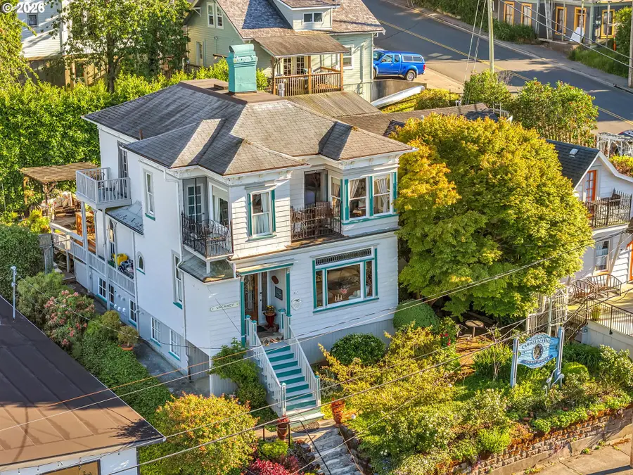 847 Exchange St, Astoria, OR 97103 - #2