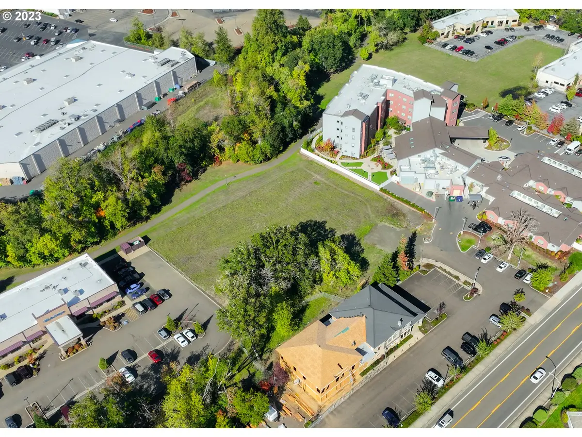 2460 NW Edenbower Blvd #1, Roseburg, OR 97471 - Image #1