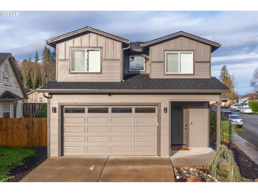 109 Hill Dr, Cathlamet, WA 98612 - #2