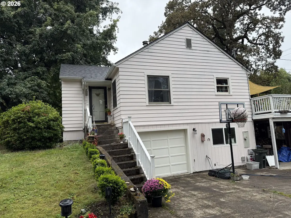 5835 W A St, West Linn, OR 97068 - Image #1