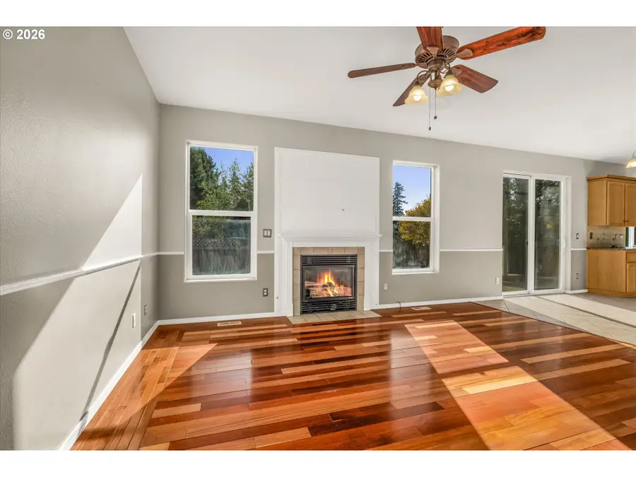 2548 Edgewater Dr, Woodburn, OR 97071 - #3