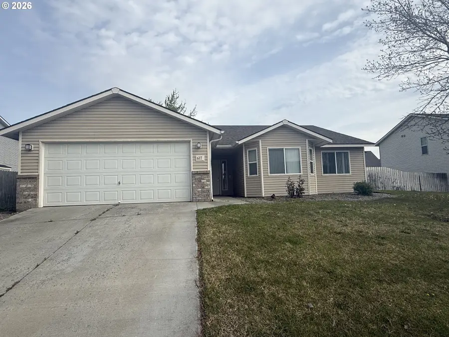 617 E Oregon Ave, Hermiston, OR 97838 - #3