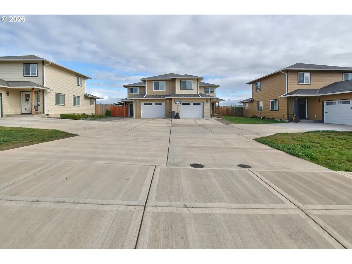 197 E Roosevelt St, Carlton, OR 97111 - #1