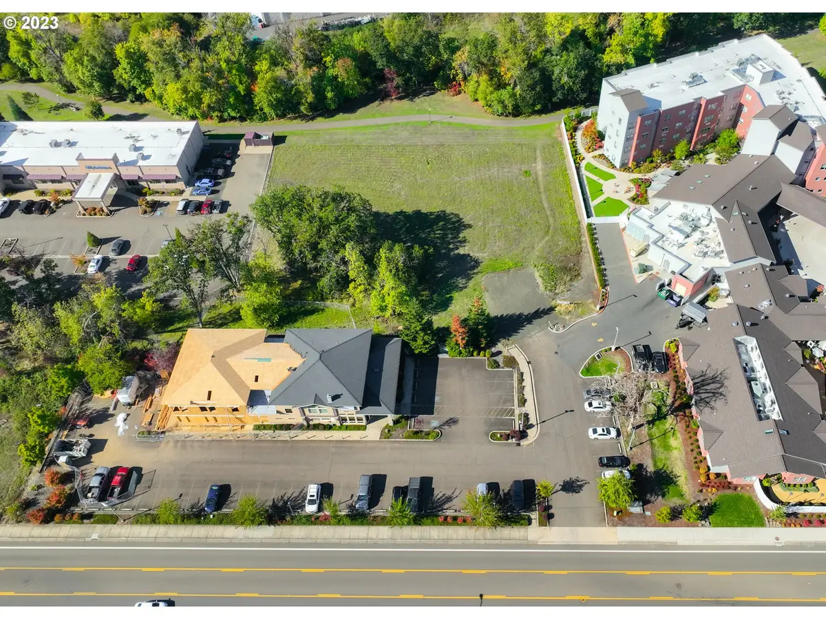 2470 NW Edenbower Blvd #2, Roseburg, OR 97471 - Image #1