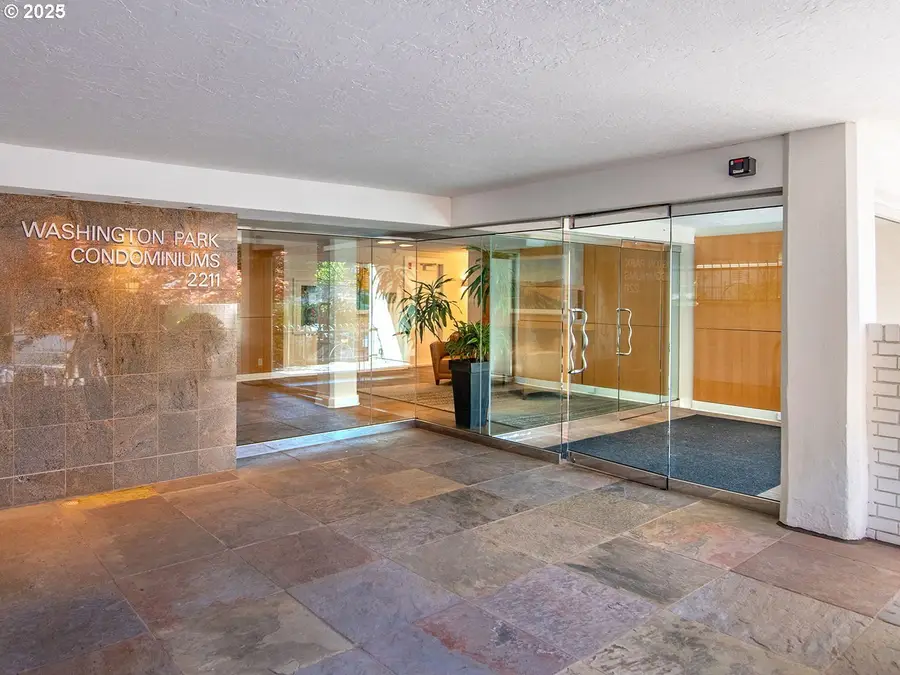 2211 SW Park Pl #803, Portland, OR 97205 - Image #3