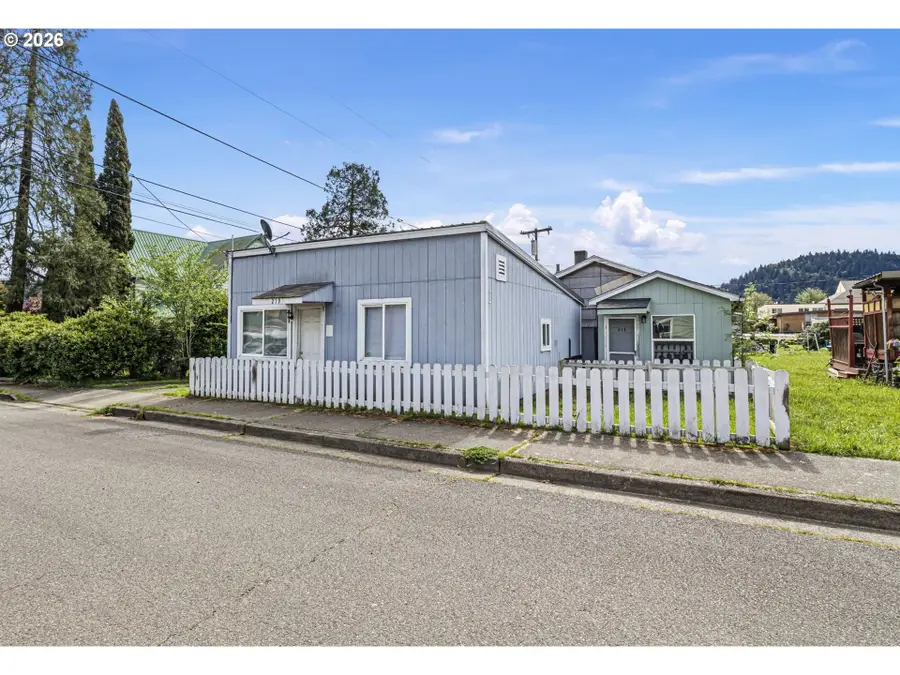 215 E 2nd Ave, Riddle, OR 97469 - #3