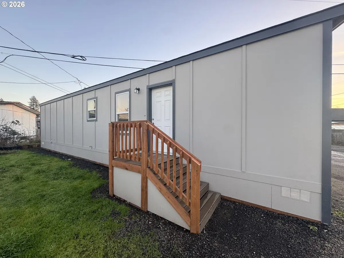 1085 W 1st Ave #R, Junction City, OR 97448 - #1