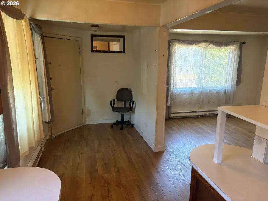 1726 W 9th Pl, Eugene, OR 97402 - #3