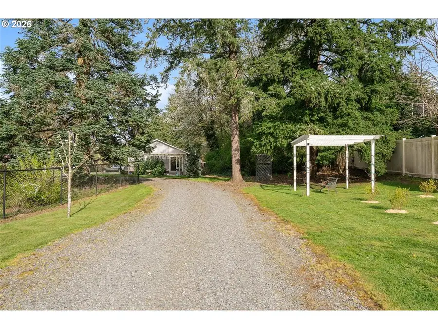 622 SE 4th Ave, Mill City, OR 97360 - #3