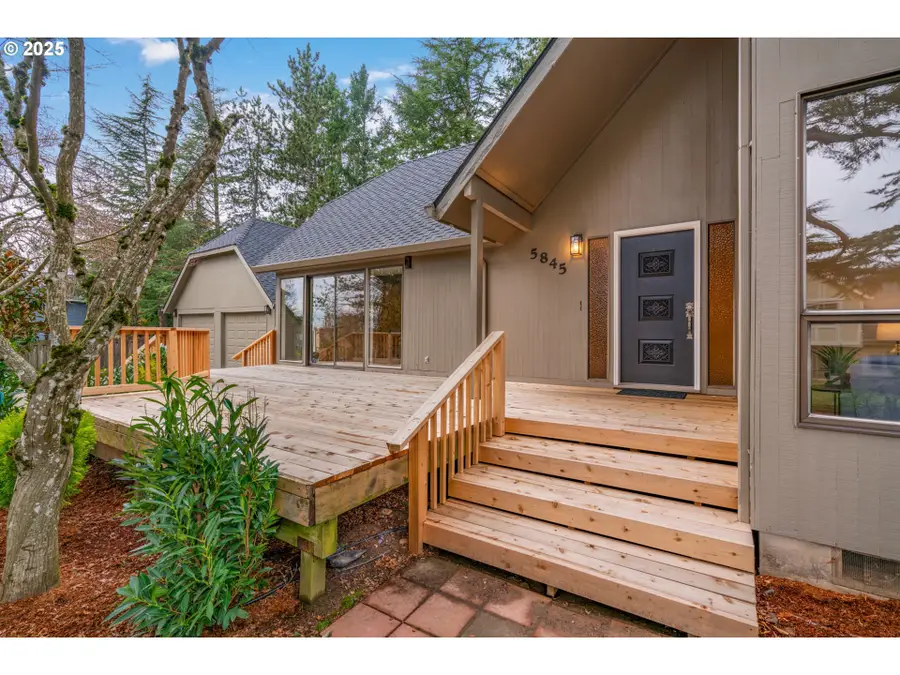 5845 Ridgetop Ct, Lake Oswego, OR 97035 - Image #3