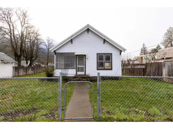 104 1st St, Klickitat, WA 98628