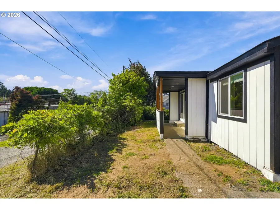 1616 Lund Ave, Coos Bay, OR 97420 - #2