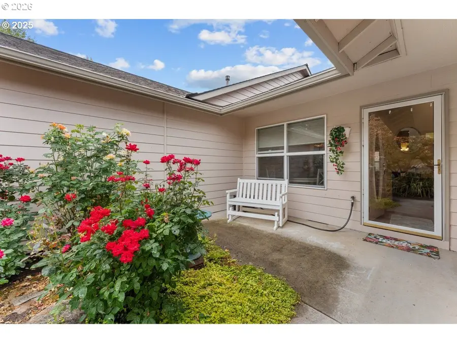 323 NE Fircrest Pl, McMinnville, OR 97128 - #2