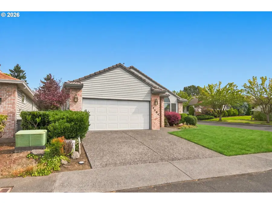 2204 NE 158th Ave, Portland, OR 97230 - #3