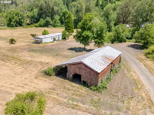 596 Raleigh Dr, Winston, OR 97496