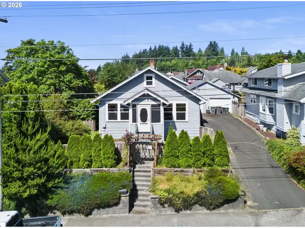 1477 7th St, Astoria, OR 97103