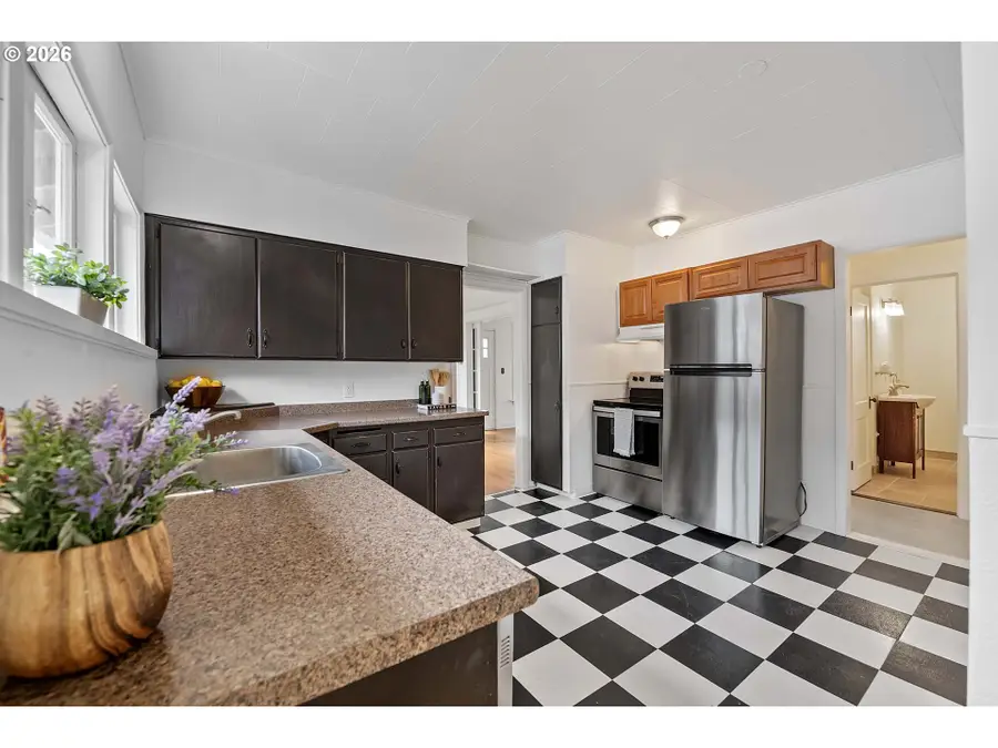 1477 7th St, Astoria, OR 97103 - #3