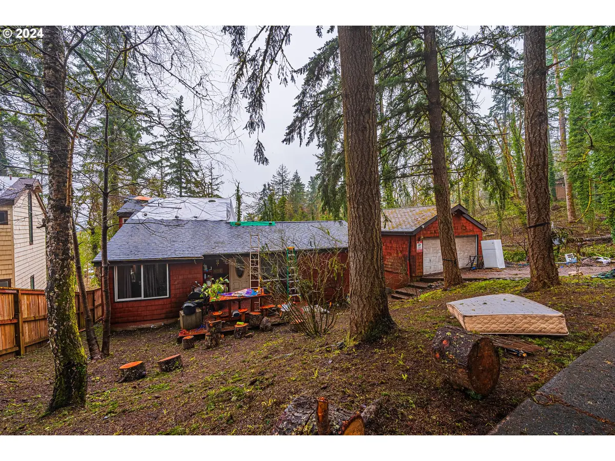 7048 Glacier Dr, Springfield, OR 97478 - Image #1