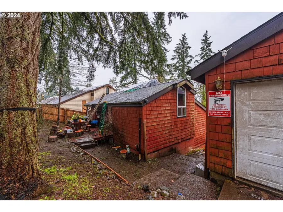 7048 Glacier Dr, Springfield, OR 97478 - Image #3