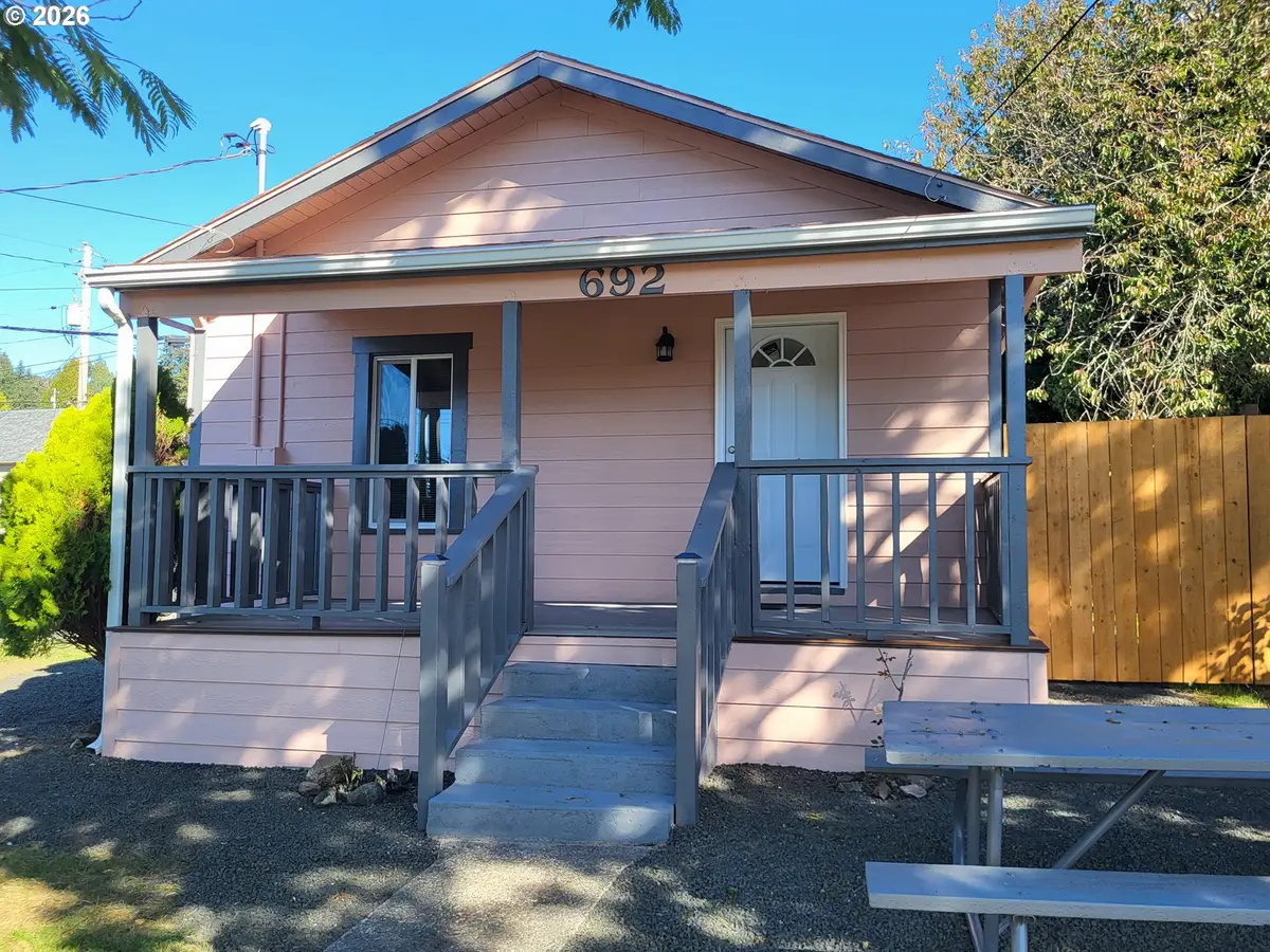 692 N Elliott St, Coquille, OR 97423 - #1