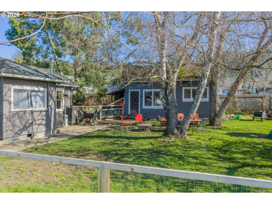1268 N Elliott St, Coquille, OR 97423 - #3