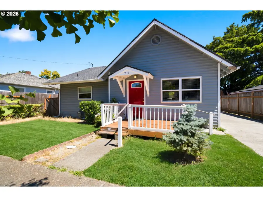911 T St, Vancouver, WA 98661 - #2