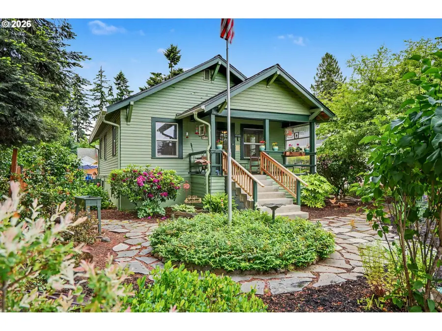 824 Chadwick St, Silverton, OR 97381 - #2
