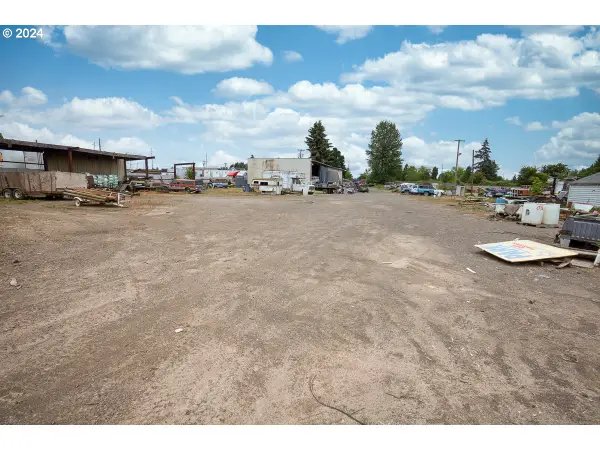 3650 Mainline Dr Ne, Salem, OR 97301