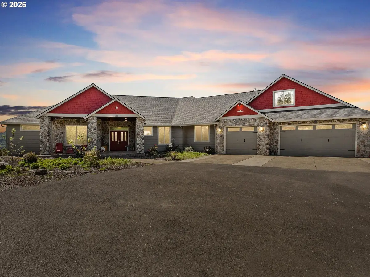 223 Southern Cross Ln, Woodland, WA 98674 - #1
